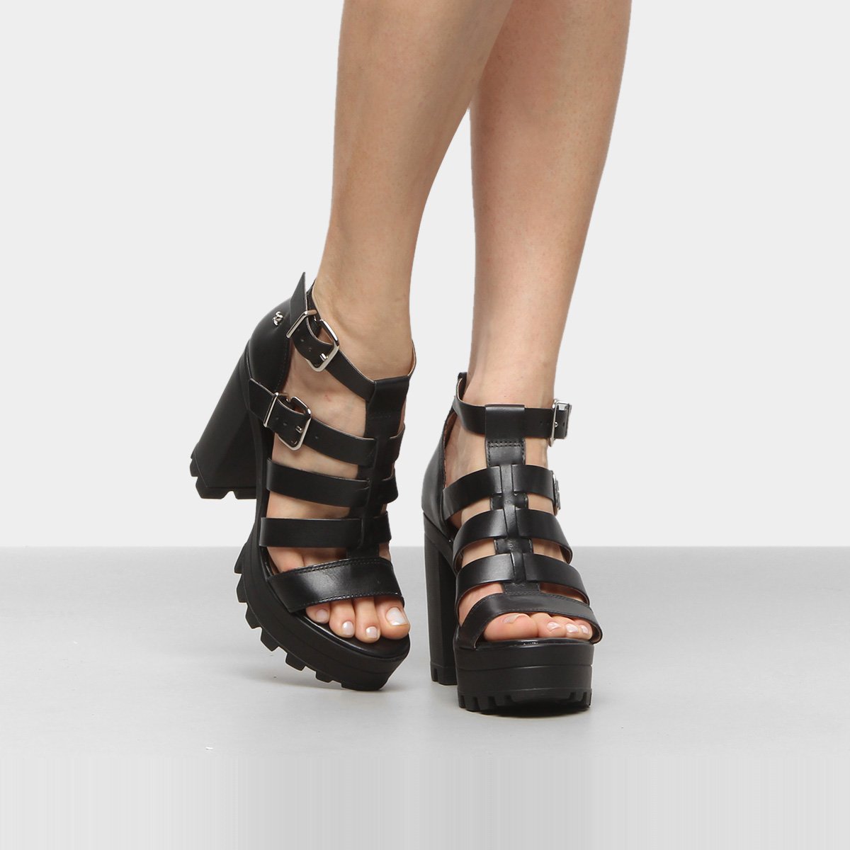 sandalia tratorada de couro